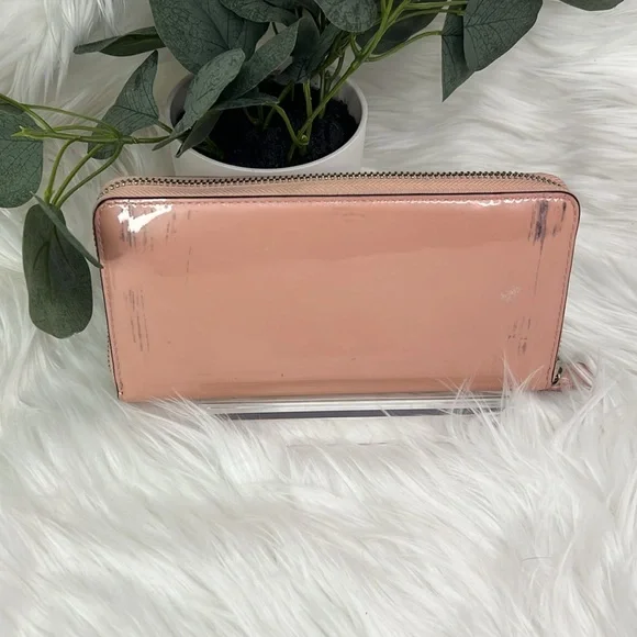GUC- Coach patent leather longWallet - Picture 2 of 11